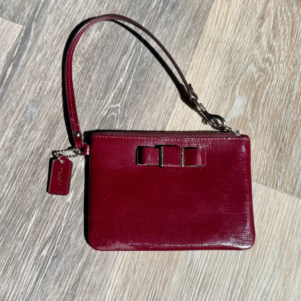 Coach Darcy Patent Bow Wristlet F51237 - Burgundy